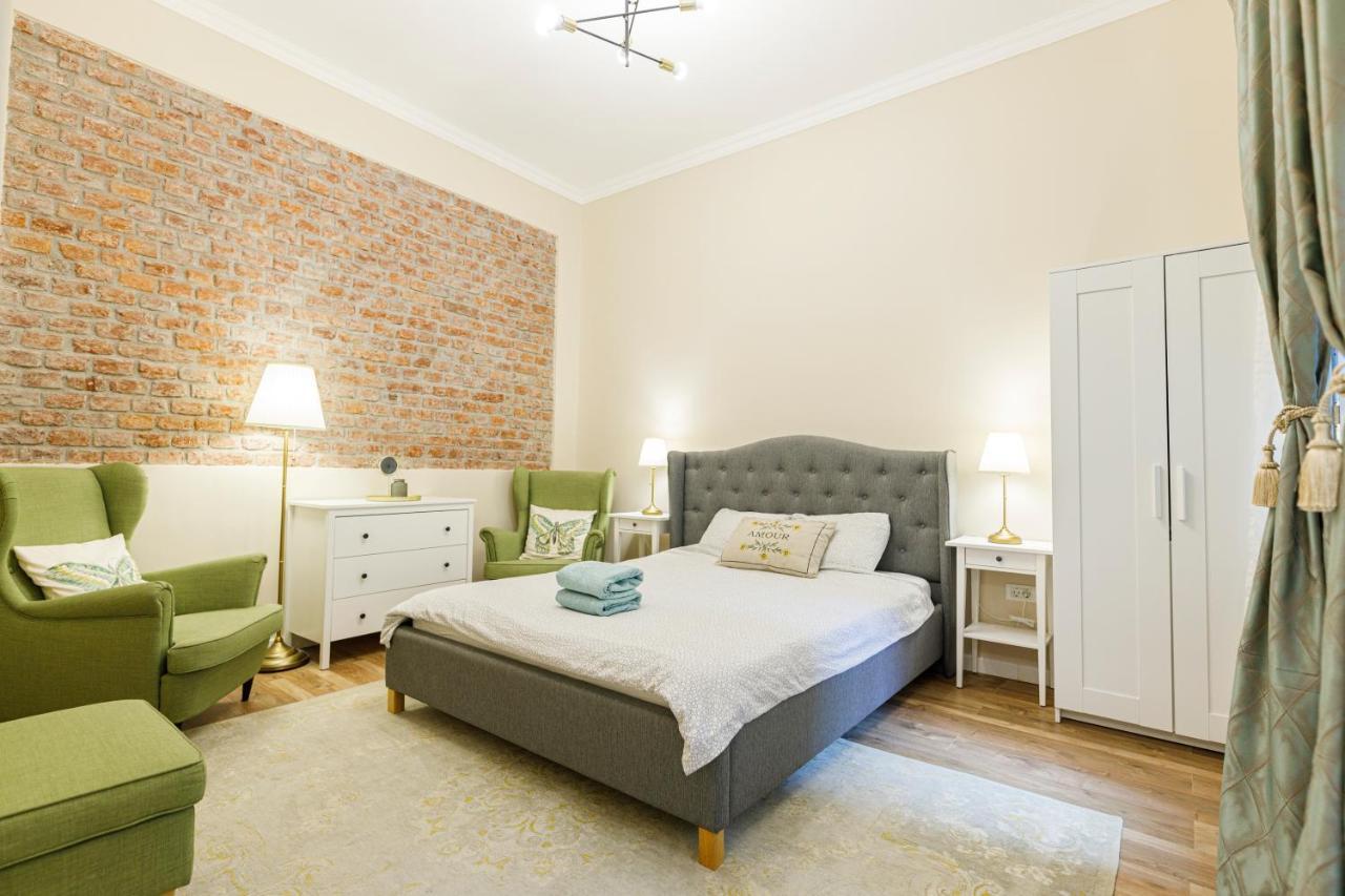 טימישוארה Beautiful Apartment In Heart Of Historical Center מראה חיצוני תמונה