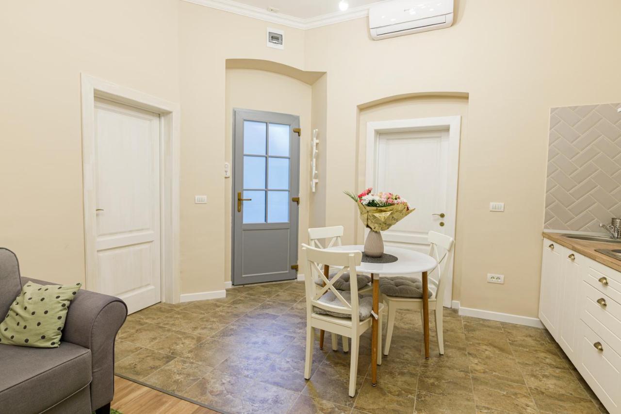 טימישוארה Beautiful Apartment In Heart Of Historical Center מראה חיצוני תמונה