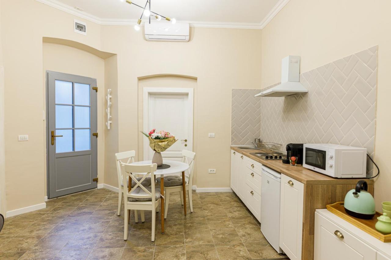 טימישוארה Beautiful Apartment In Heart Of Historical Center מראה חיצוני תמונה