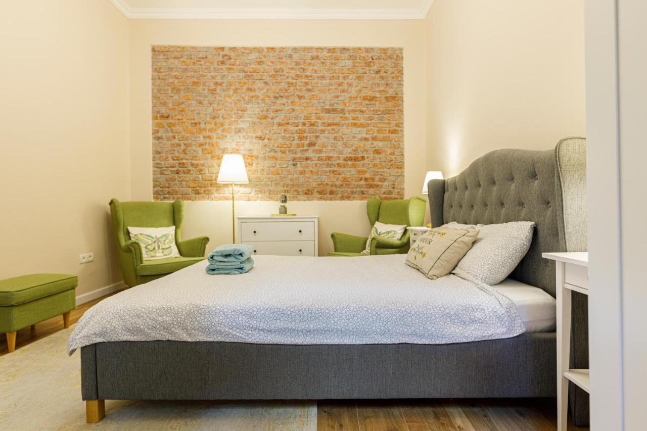 טימישוארה Beautiful Apartment In Heart Of Historical Center מראה חיצוני תמונה